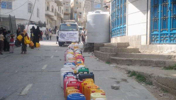 توريد وتوزيع مياه في مدينة تعز